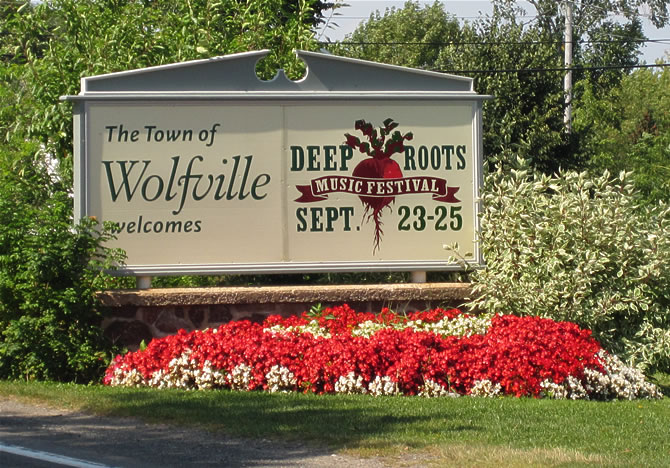 Town of Wolfville welcome sign